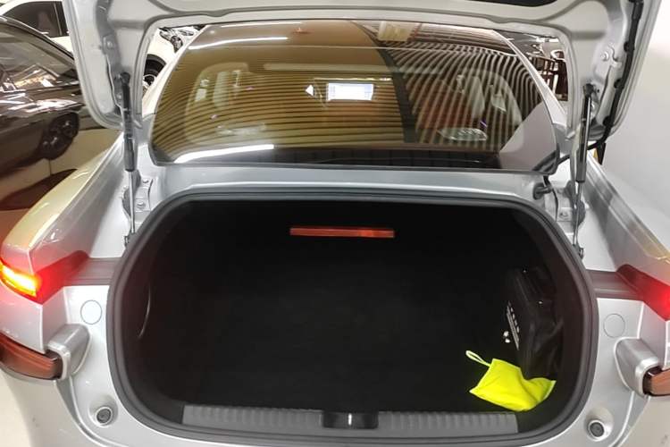 Used XPeng P7 2020 670E Trunk