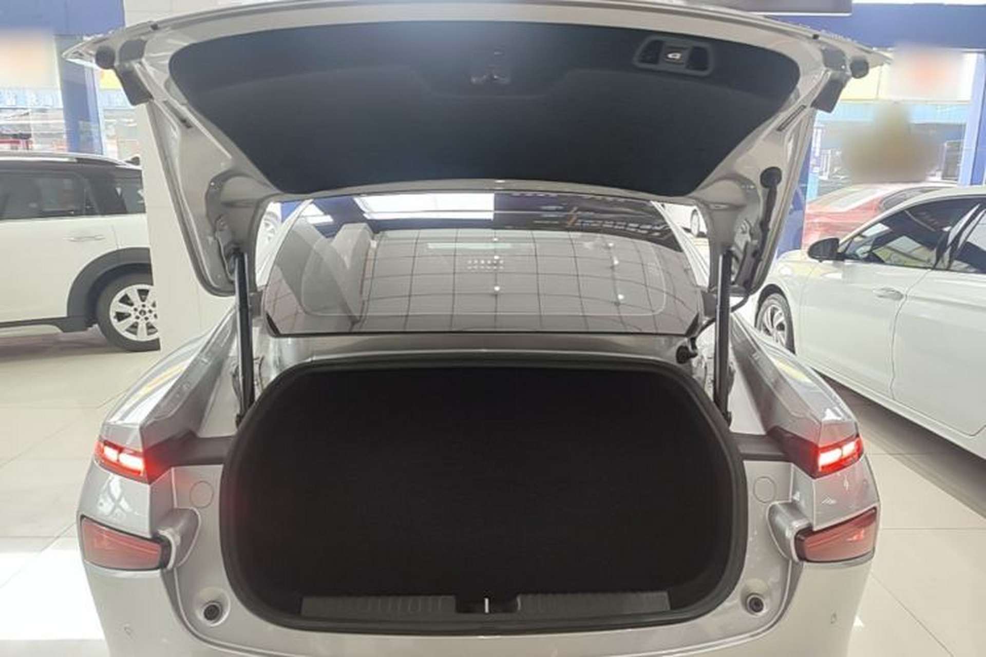 Used XPeng P7 2020 586E Trunk