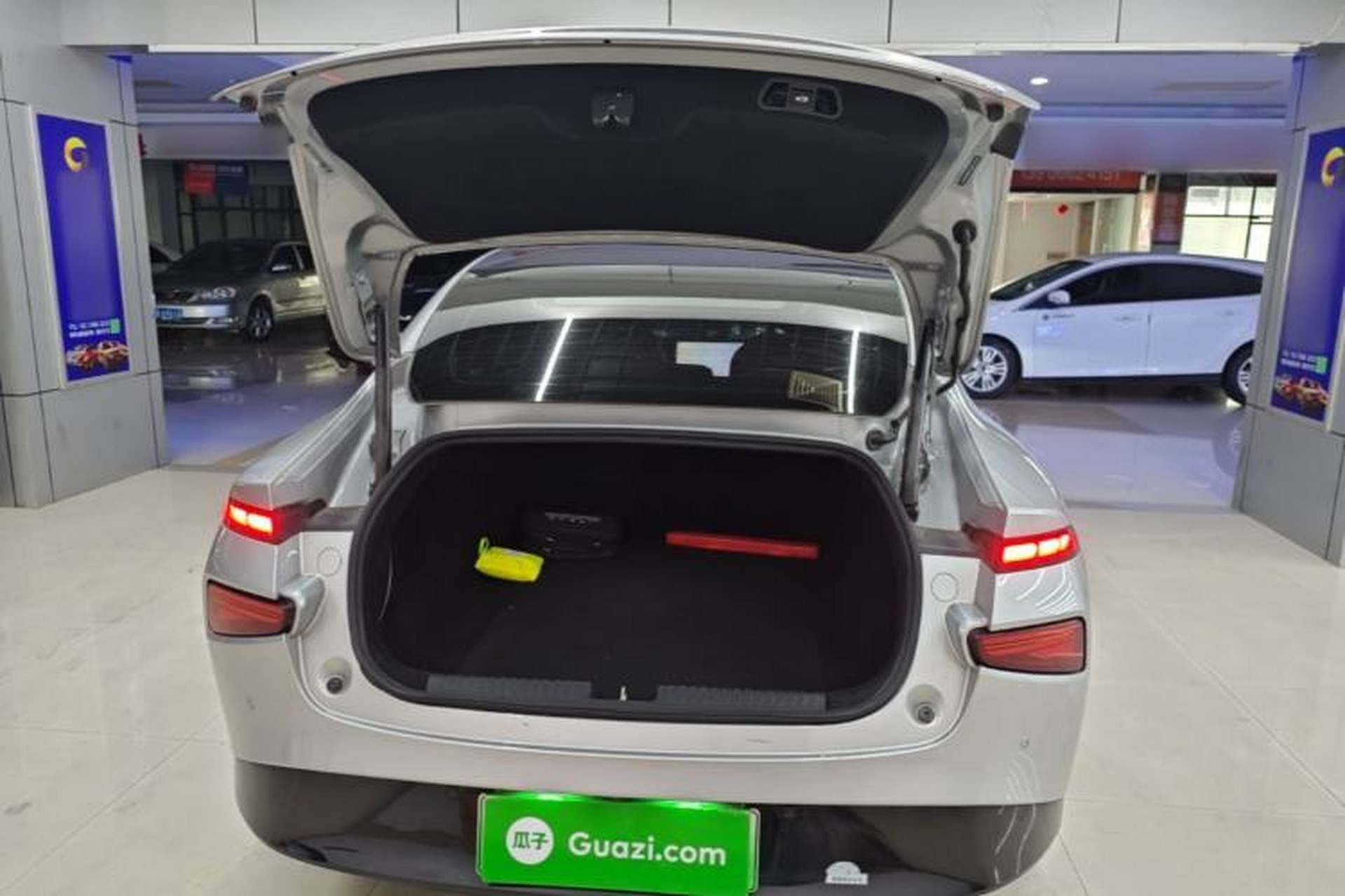 Used XPeng P7 2020 670N Trunk