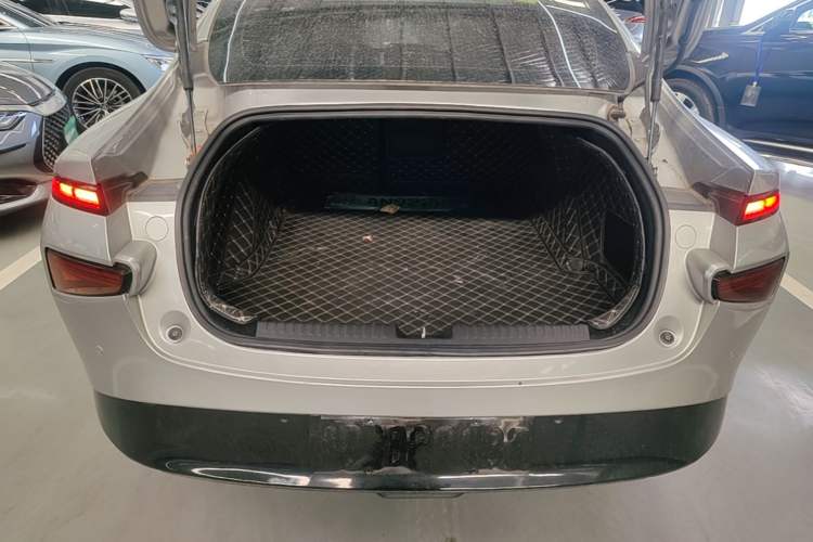 Used XPeng P7 2020 670E Trunk