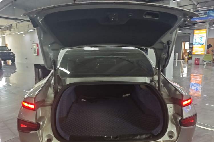 Used XPeng P7 2020 586E Trunk