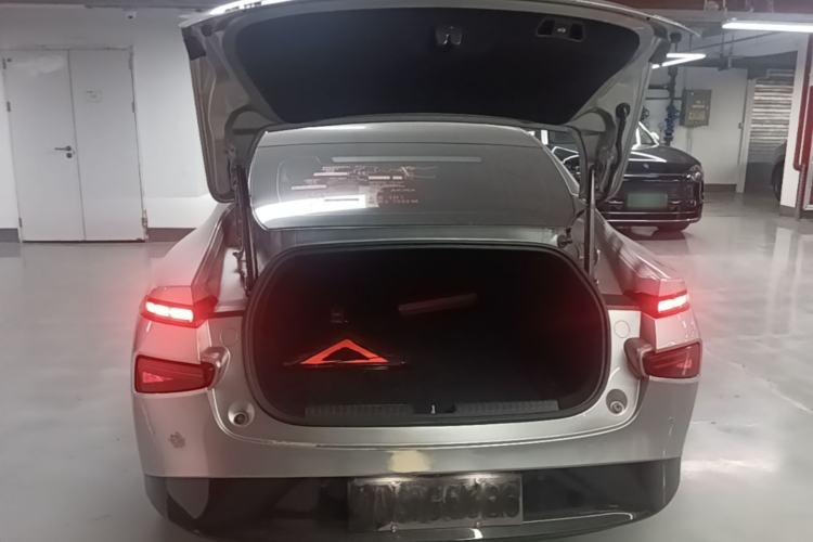 Used XPeng P7 2020 670N Trunk