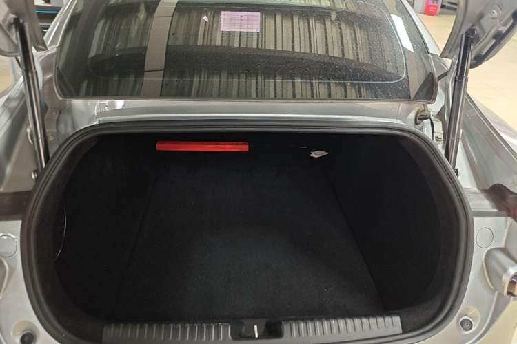 Used XPeng P7 2020 562E Performance Edition Trunk
