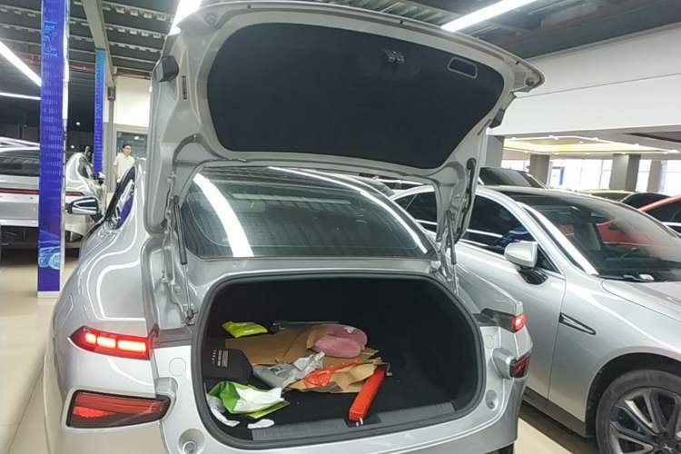 Used XPeng P7 2020 586N Trunk