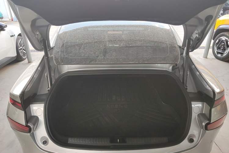 Used XPeng P7 2020 670N Trunk