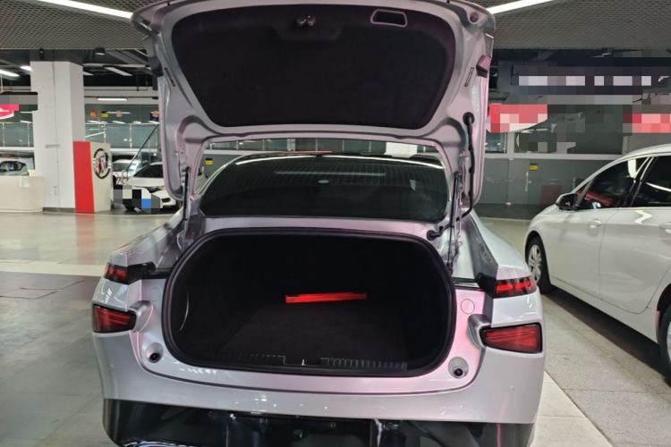 Used XPeng P7 2020 562E Performance Edition Trunk