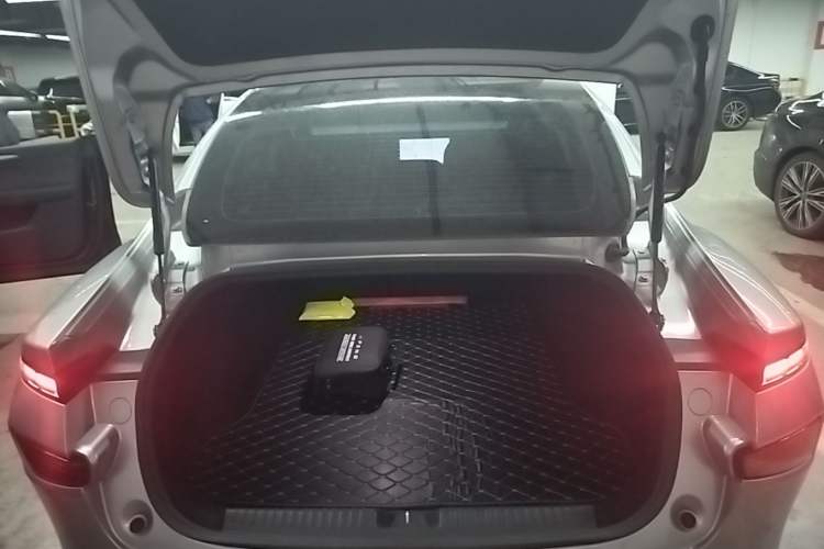Used XPeng P7 2020 670N Trunk