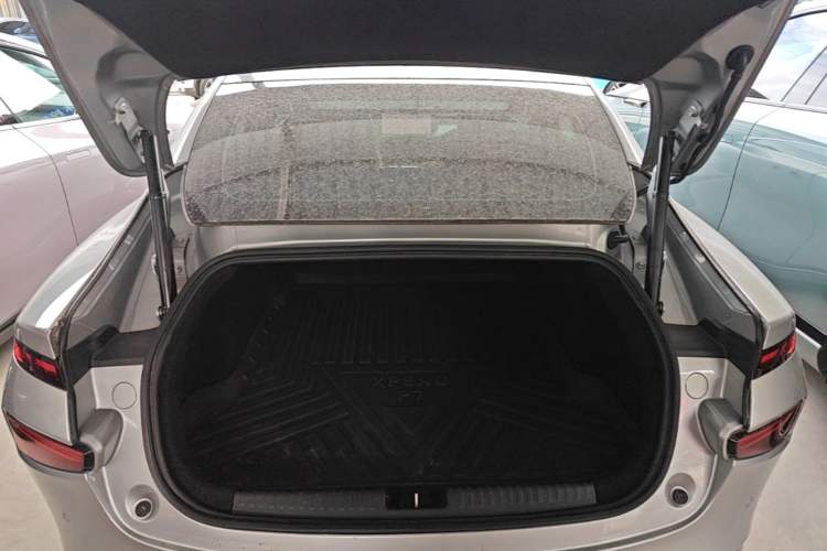 Used XPeng P7 2020 670N Trunk