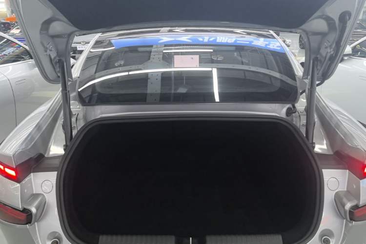 Used XPeng P7 2020 670N Trunk