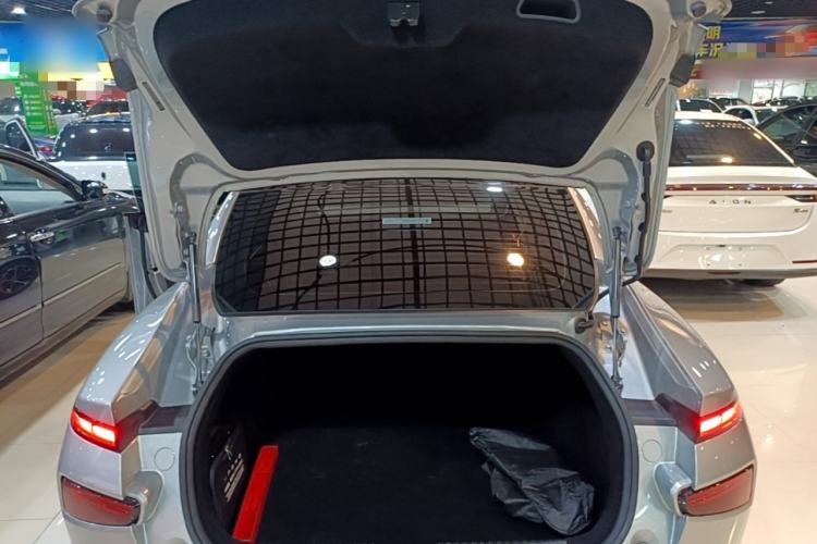 Used XPeng P7 2020 670N Trunk