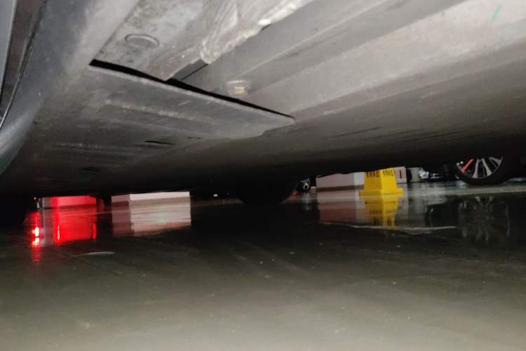 Used XPeng P7 2020 670N Chassis Front Right