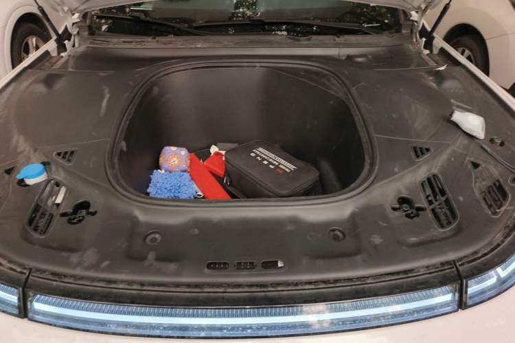 Used XPeng P7 2020 586N Engine Bay