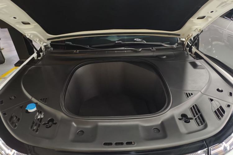 Used XPeng P7 2020 586N Engine Bay