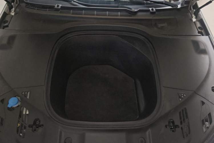 Used XPeng P7 2020 586N Engine Bay