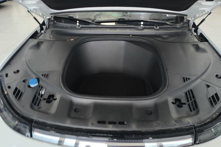 Used XPeng P7 2020 670E Engine Bay