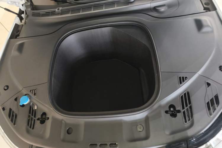 Used XPeng P7 2020 670E Engine Bay