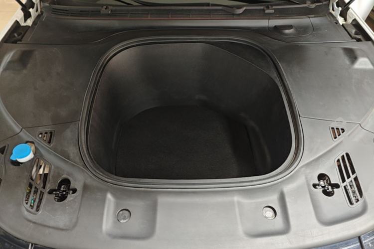 Used XPeng P7 2020 586N Engine Bay