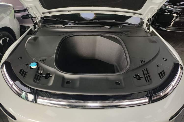 Used XPeng P7 2020 670E Engine Bay