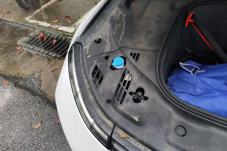 Used XPeng P7  Engine Bay Right