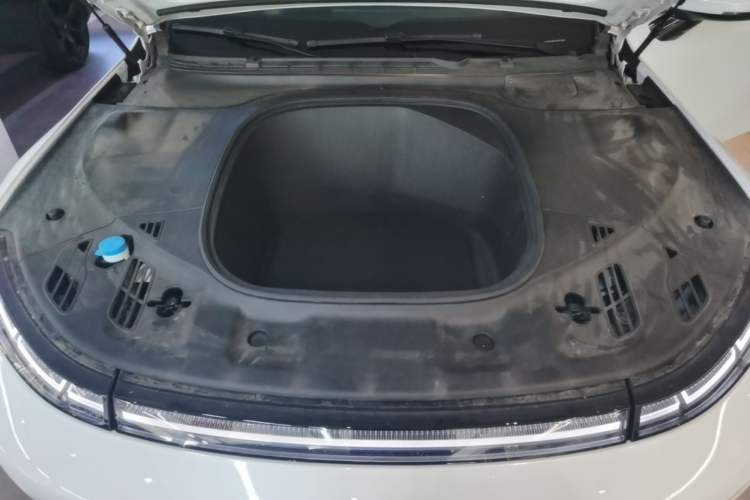 Used XPeng P7 2020 670N Engine Bay