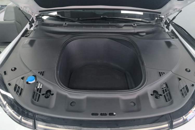 Used XPeng P7 2020 670E Engine Bay