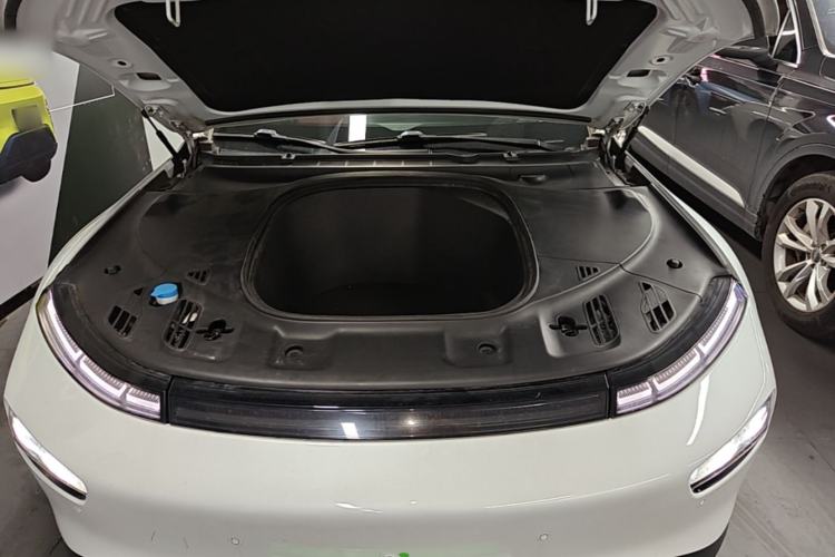 Used XPeng P7 2020 586N Engine Bay