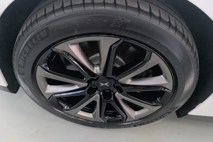 Used XPeng P7 2020 670E Exterior 4