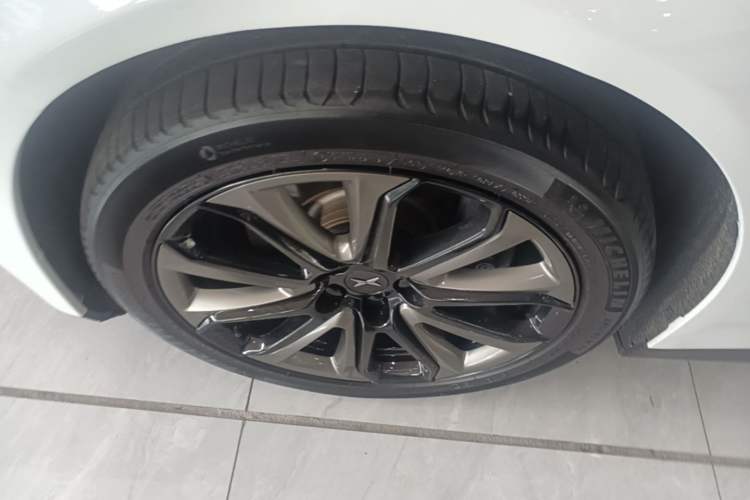 Used XPeng P7 2020 670E Left Front Wheel Hub
