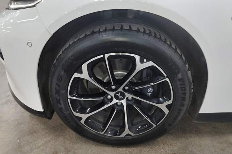 Used XPeng P7 2020 Rear-Drive Long-Range Smart Drive Version Left Front Wheel Hub