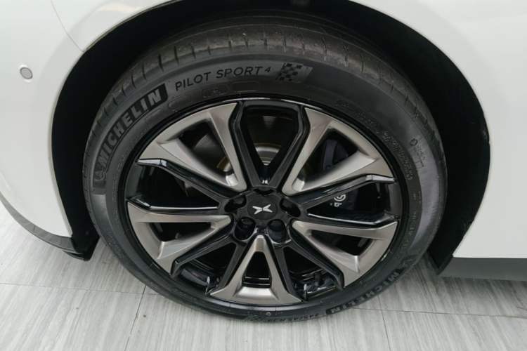 Used XPeng P7 2020 670N Left Front Wheel Hub