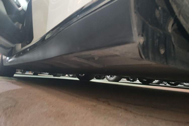 Used XPeng P7 2020 670E Left Side Sill