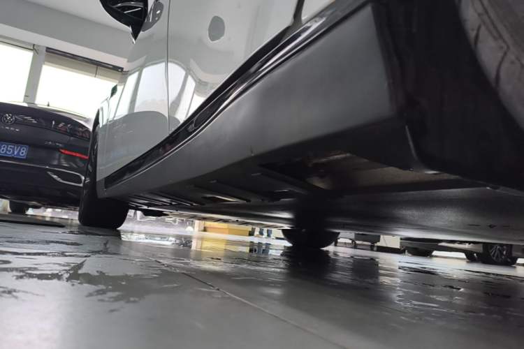 Used XPeng P7 2020 670E Left Side Sill