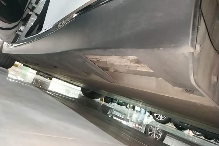 Used XPeng P7 2020 586E Left Side Sill
