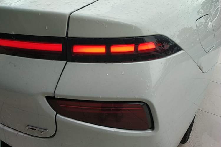 Used XPeng P7 2020 670E Right Rear Taillight