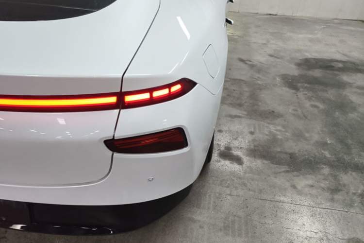 Used XPeng P7 2020 670E Right Rear Taillight