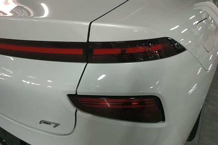 Used XPeng P7 2020 586E Right Rear Taillight