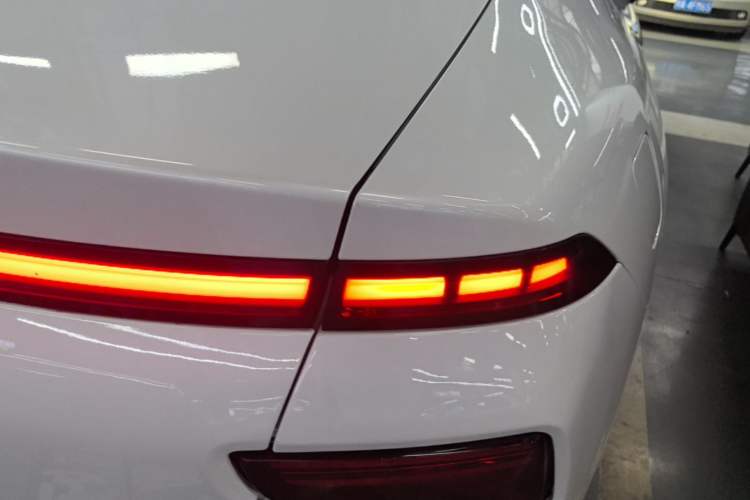 Used XPeng P7 2020 670E Right Rear Taillight