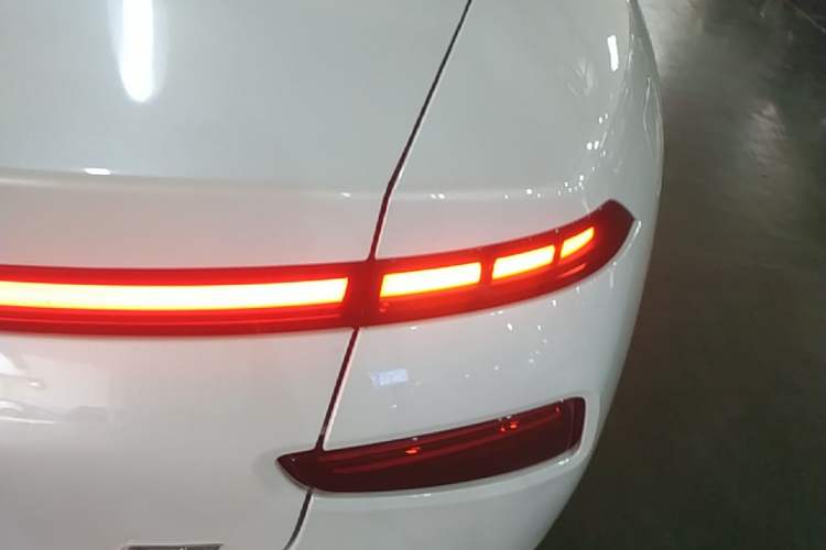 Used XPeng P7 2020 670N Right Rear Taillight