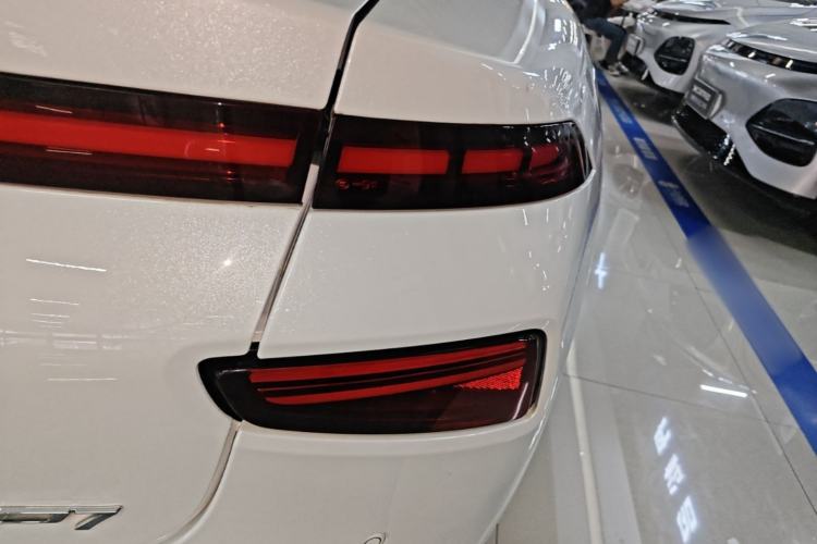 Used XPeng P7 2020 670E Right Rear Taillight