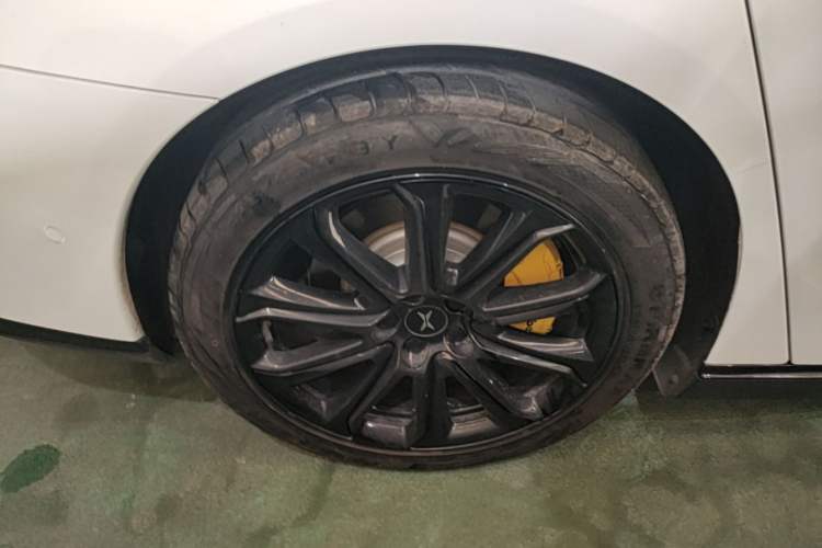 Used XPeng P7 2020 670E Right Rear Wheel Hub