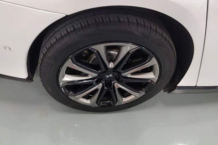 Used XPeng P7 2020 Rear-Drive Long-Range Smart Drive Version Right Rear Wheel Hub