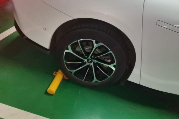 Used XPeng P7 2020 Rear-Drive Long-Range Smart Drive Version Right Rear Wheel Hub