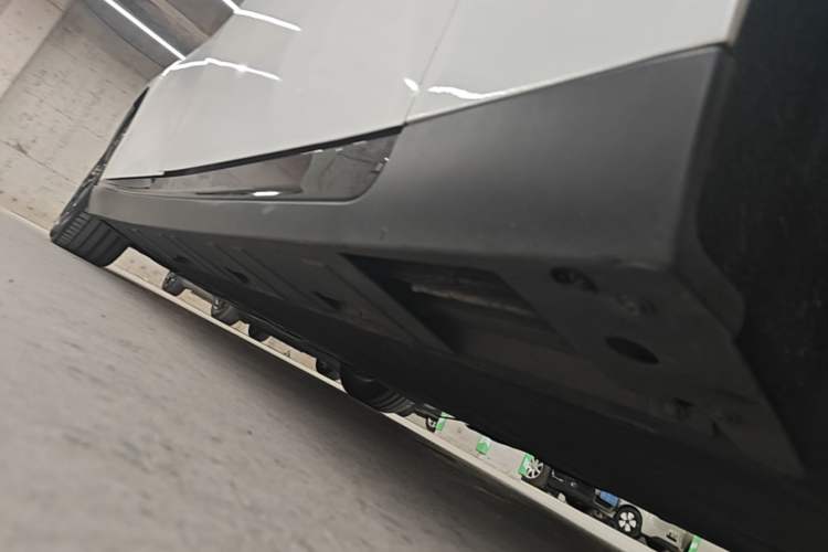Used XPeng P7 2020 706G Right Side Sill