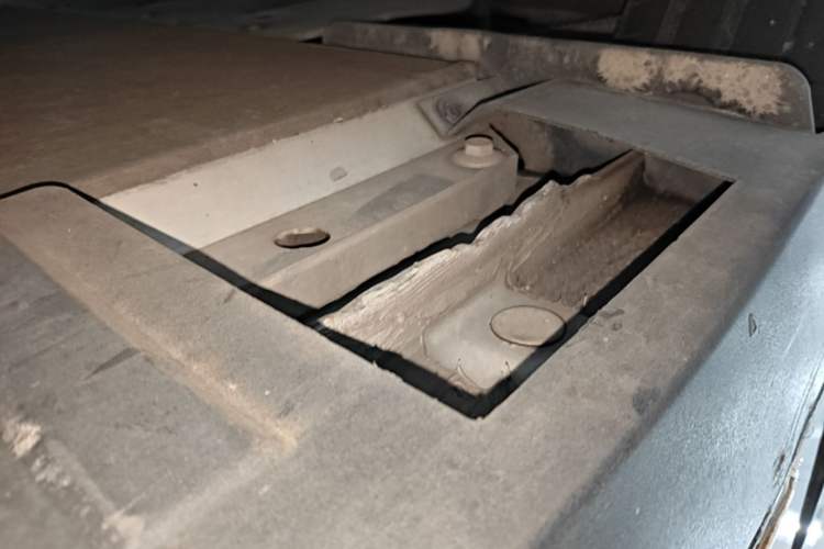 Used XPeng P7 2020 670N Right Side Sill