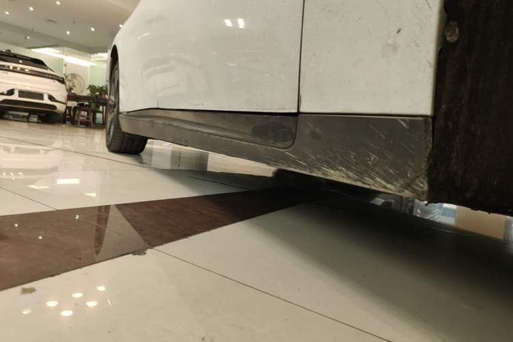 Used XPeng P7 2020 670N Right Side Sill