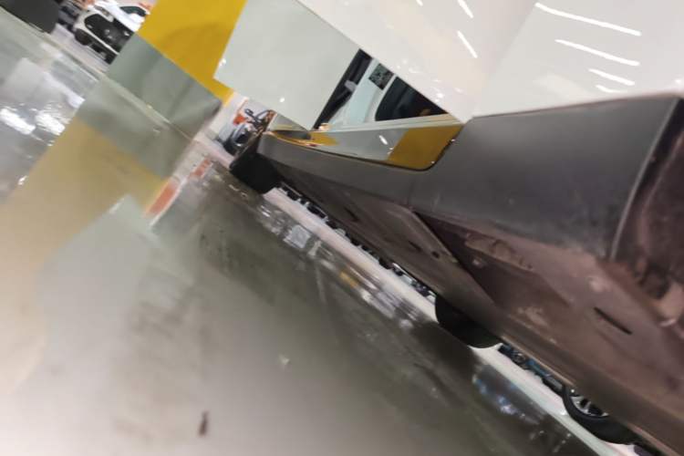 Used XPeng P7 2020 586N Right Side Sill