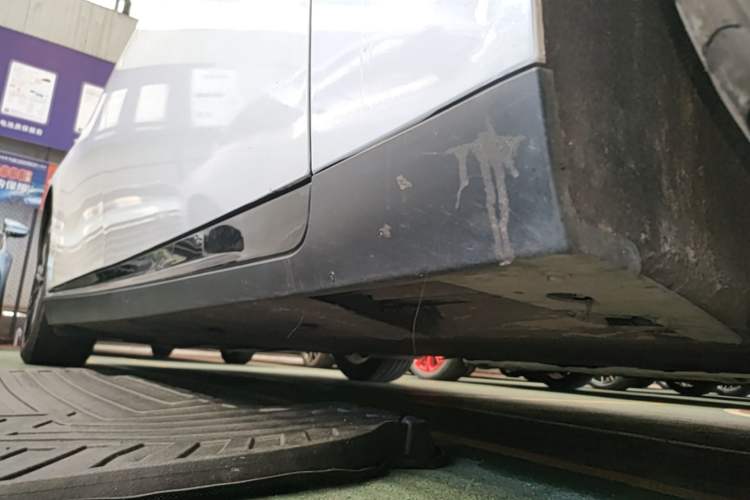 Used XPeng P7 2020 670E Right Side Sill