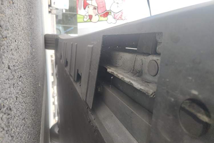 Used XPeng P7 2020 670N Right Side Sill