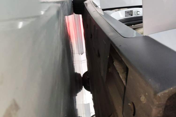 Used XPeng P7 2020 Rear-Drive Long-Range Smart Drive Version Right Side Sill