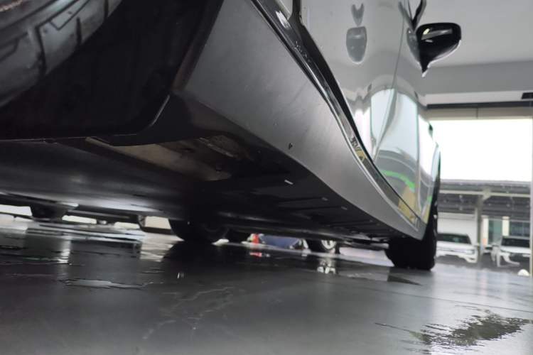 Used XPeng P7 2020 670E Right Side Sill